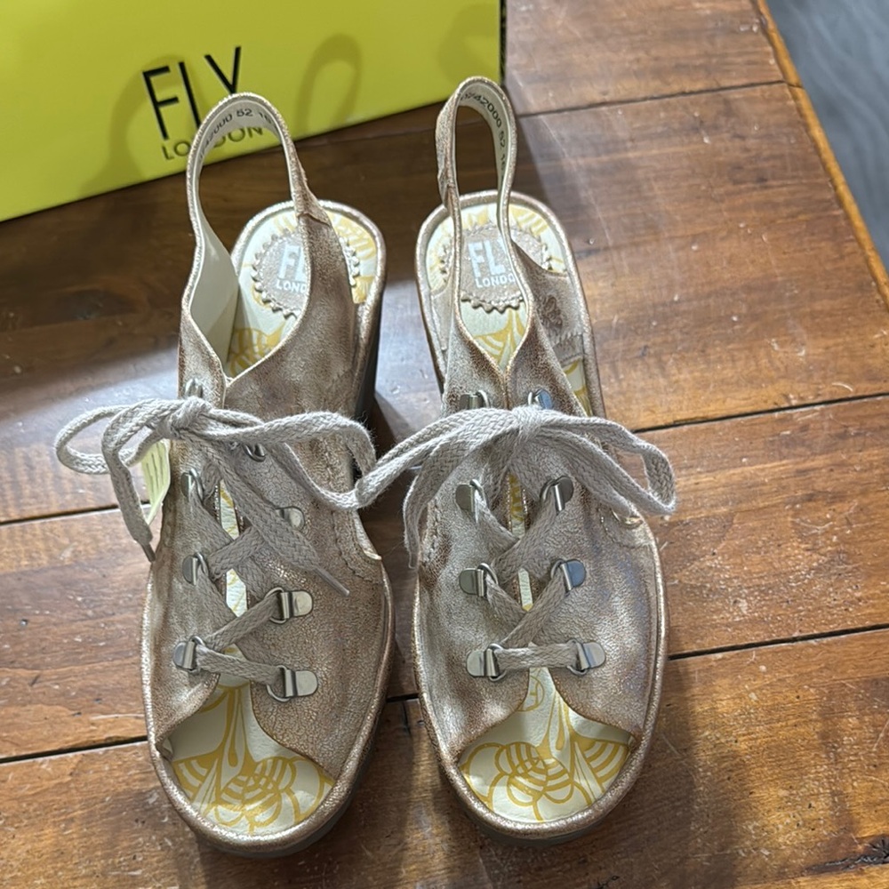 Brand New Fly London Luna Size 9 Women’s Sandals